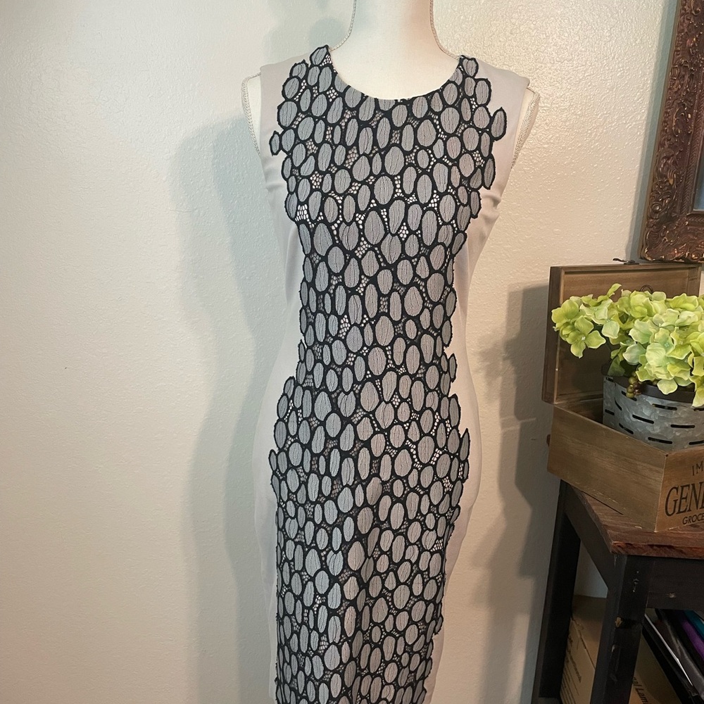 Diane Von Furstenberg Black and Gray Patterned Midi Dress